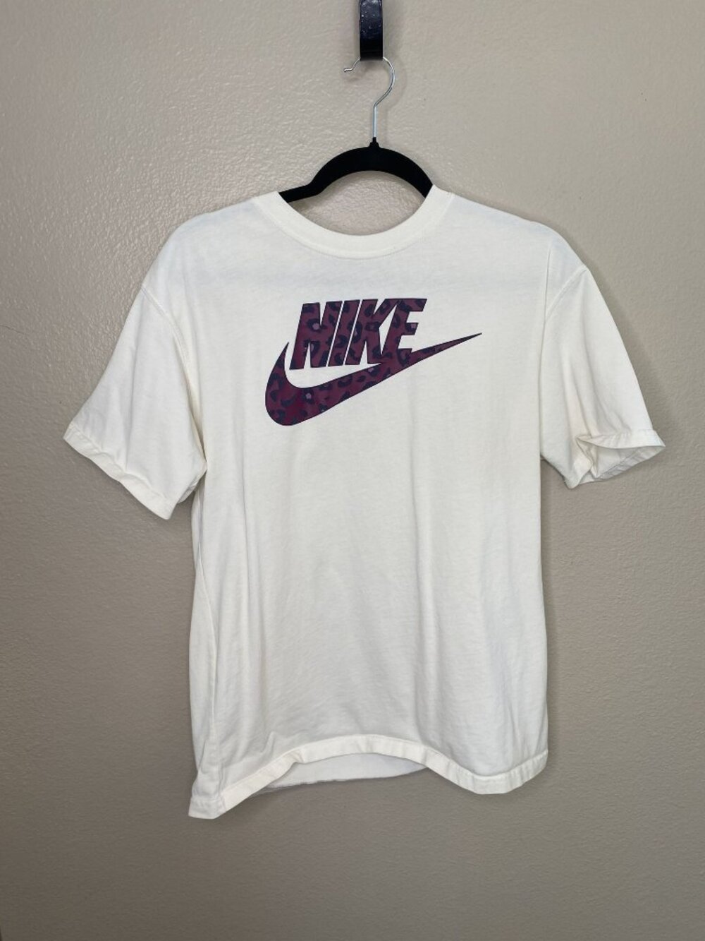 Nike Cream Loose Fit Graphic Tee Purple Leopard Print Logo Small 100% Cotton